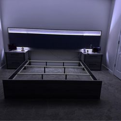 king Bed / 2 nightstands. 