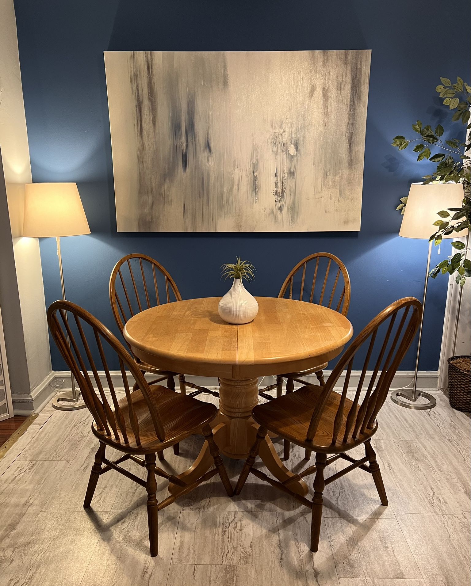 Beautiful Table With Leaf Very Good Condition!!! ONLY TABLE NO CHAIRS! 