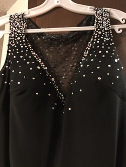 Black long beautiful dress perfect for prom.... only worn once. Size 9 (sm)