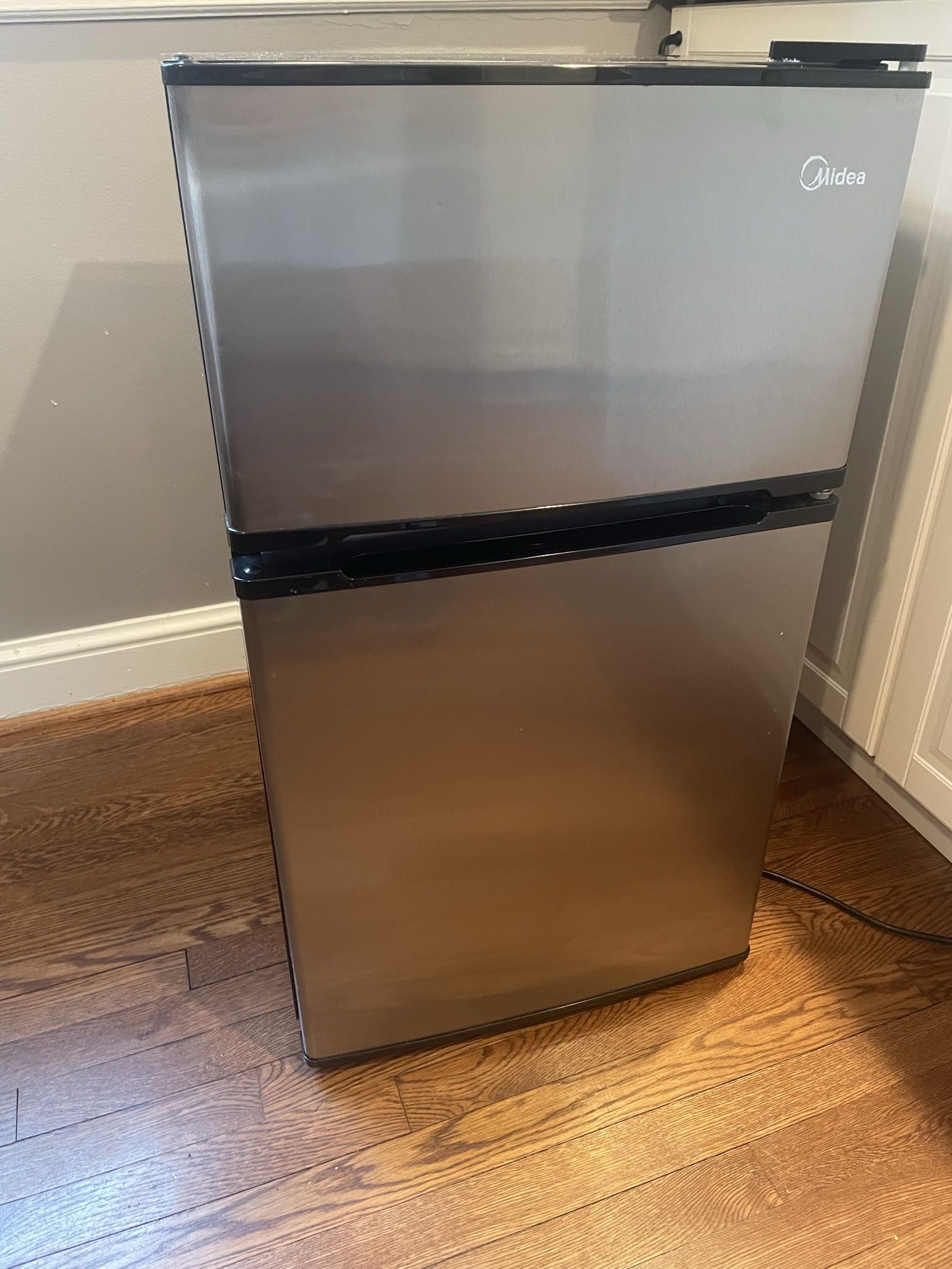 Mini-Fridge with Freezer