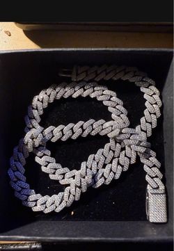 Moissanite chain