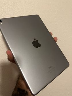 Apple 9.7-inch iPad Pro (1st gen) 128GB, Wi-Fi-only, Space Gray