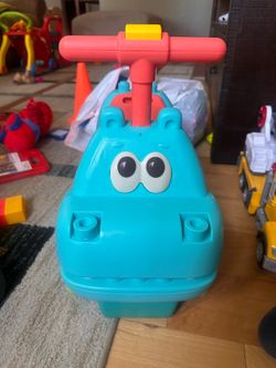Kids ride car