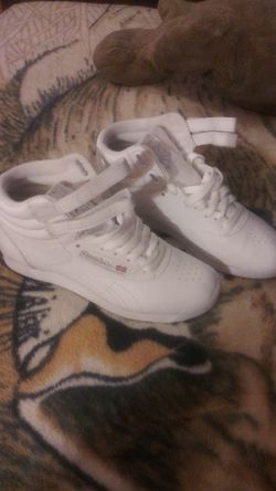 classic reebok women sneakers
