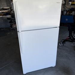Whirlpool Refrigerator  20.5 cubic feet. Like new.