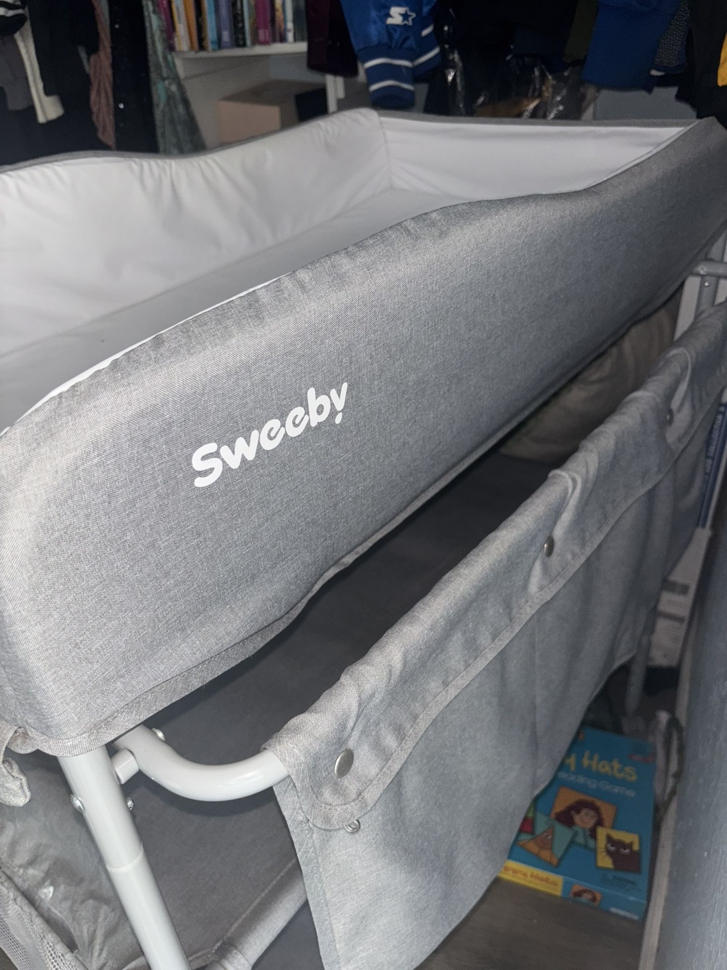 Sweeby Changing Table