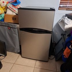 Frigidaire mini fridge with freezer