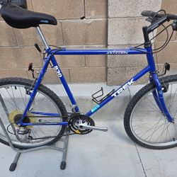 Trek 830 Mountain Bike 