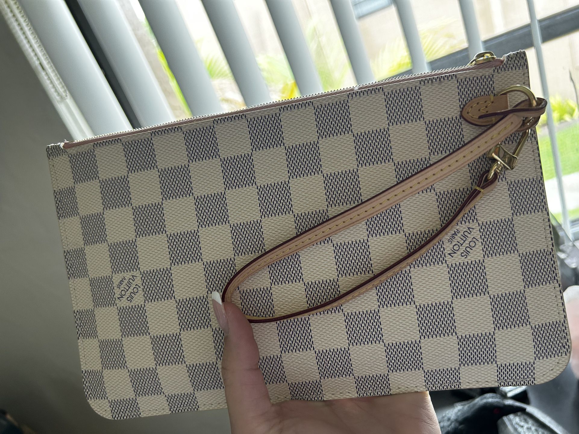 Authentic Louis Vuitton neverfull pouch for Sale in Hialeah, FL - OfferUp