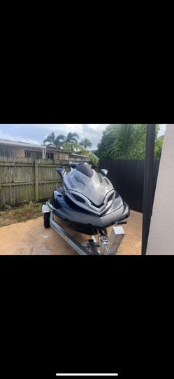 Jet ski Kawasaki 2015 with 48 hours pretty much new no problems clean