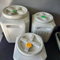 Pet Food Container 
