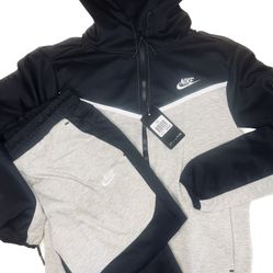 NIKE TECH SWEATSUIT