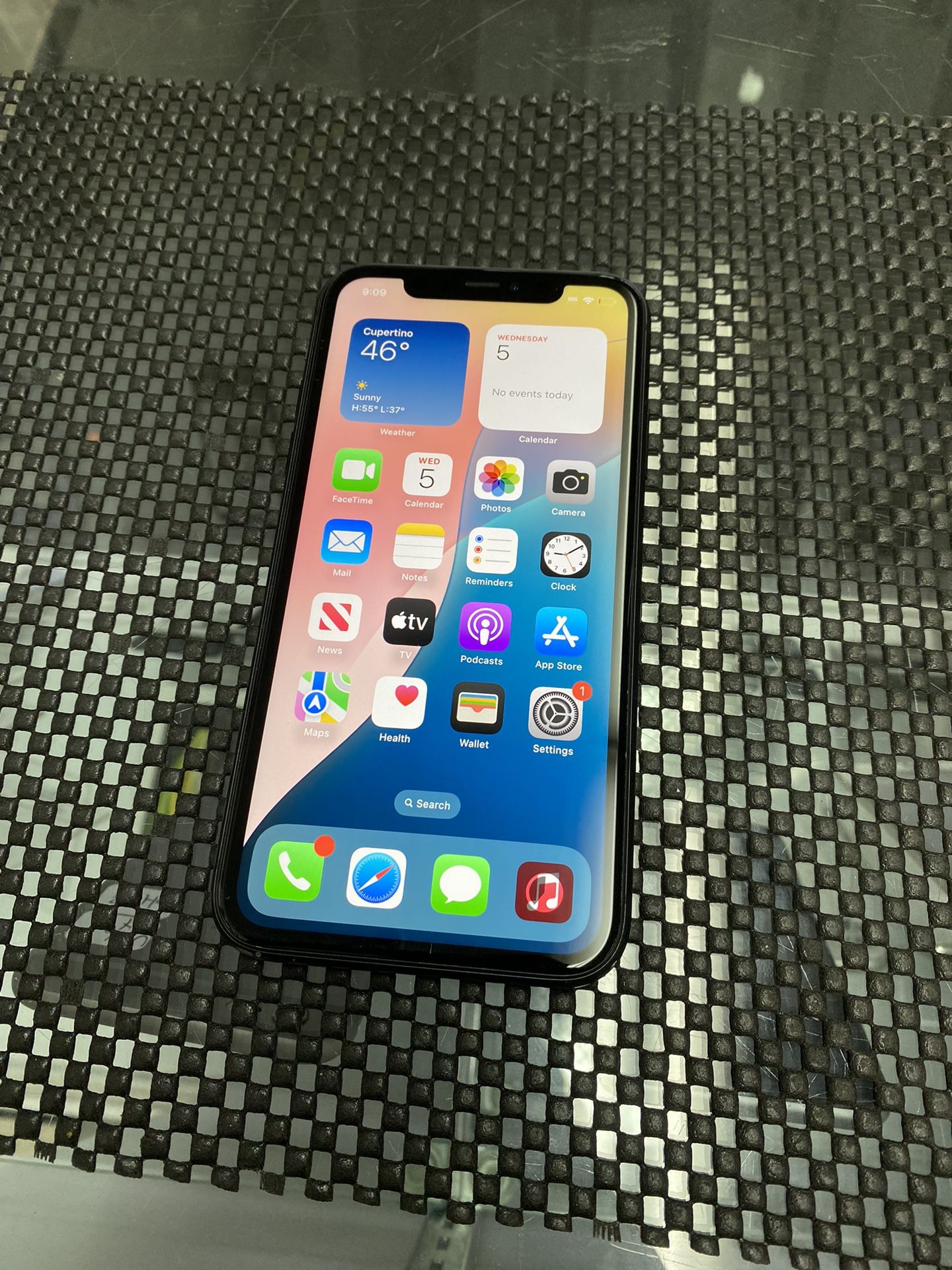 Apple iPhone 11 64Gb Unlocked *Hair Line Crack ON Back Glass - Verizon T-Mobile AT&t & more