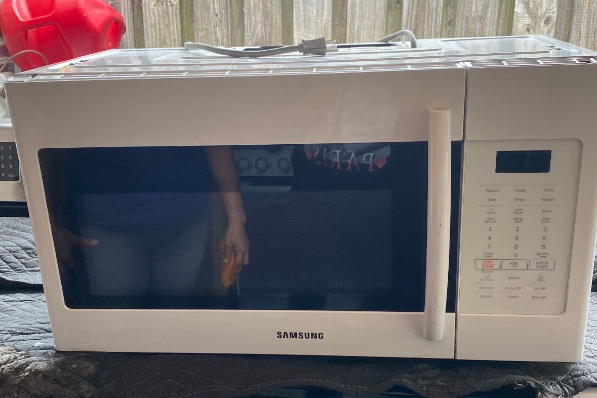Samsung Microwave In Good Condition