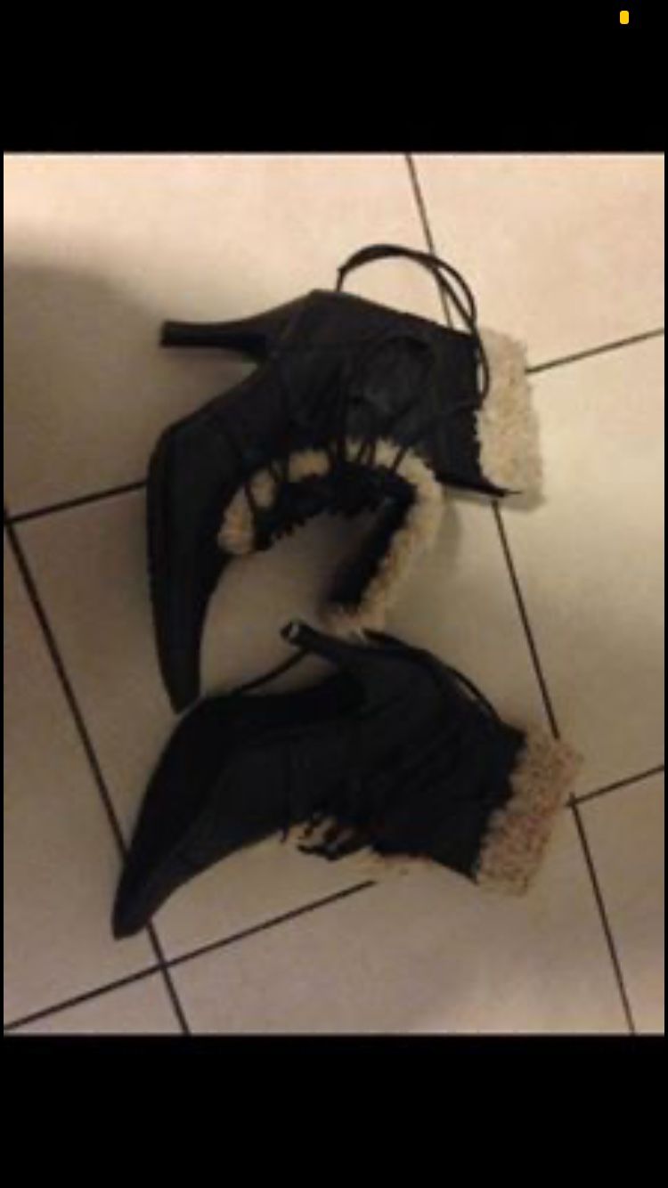 Go Max lace up Fur Boots with heel size 9. Fall and winter fashion