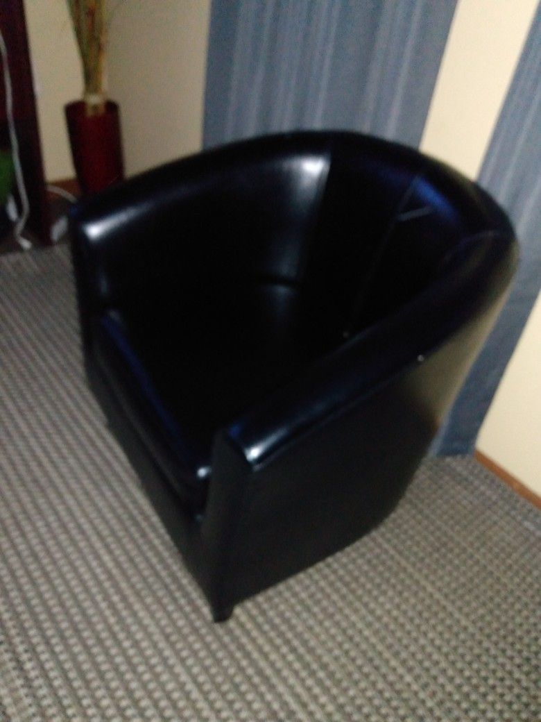 Like New Black Lether Chair