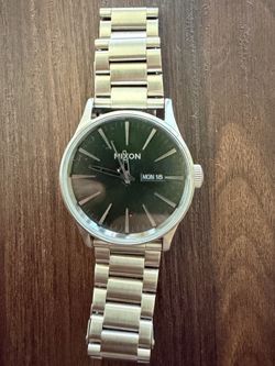 Nixon watch