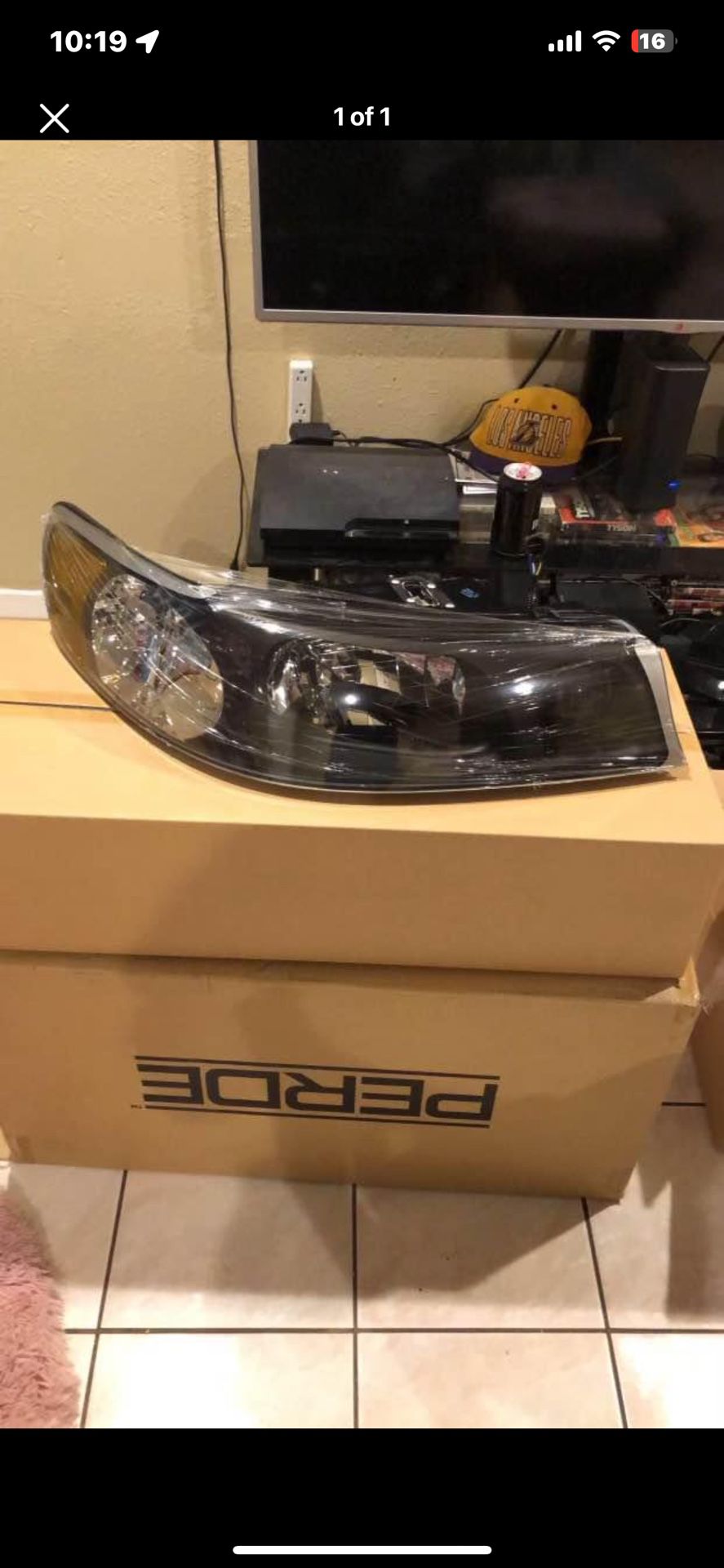 Fog HeadLights the pair fit on 1(contact info removed) Lincoln town car brand new 🆕 in box still.