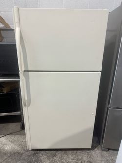 Kenmore 33” width Top and Bottom Refrigerator
