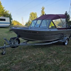 2001 Alumaweld Stryker Fishing Boat