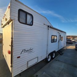 1998 Prowler Toy Hauler – 26 ft In.