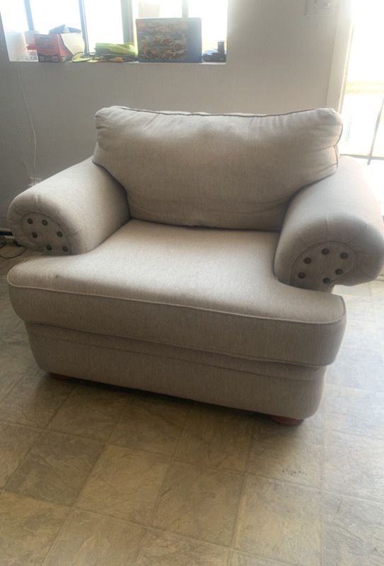 2015 Living Spaces Sofa Chair