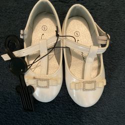 New White Dress Shoes —size 5 Infant 