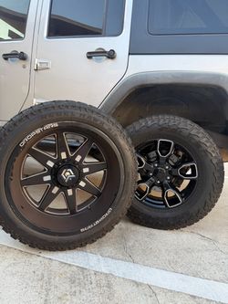33x12.5R22