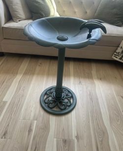 NEW in Box 31" Tall Outdoor Antique Style Birdbath - Green