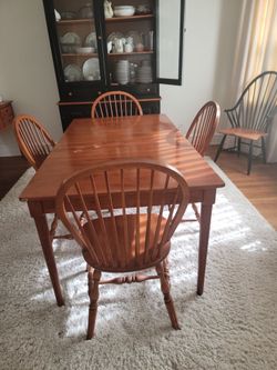 Dining Room Table & Chairs (4)