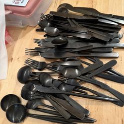 Flatware set