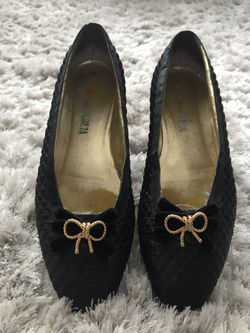 BOTTEGA VENETA Intrecciato Black / Gold Bow Quilted Woven Ballerina Flats Sz 9B. Condition is Pre-owned. See pictures ask questions and make an offer!
