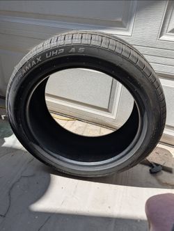 255/45R19 Tire