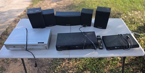 Lot of Electronic vhs can DVD players and speakers