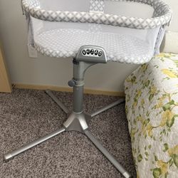 HALO BassiNest Swivel Sleeper