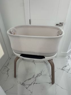 Graco SMART soothing baby bassinet