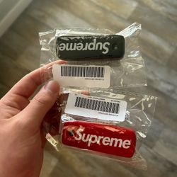 Lot 2 Supreme Floating Keychains Black Red