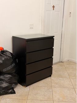 chest of drawers