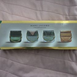 Womens 4 Piece Perfume Set 