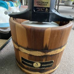 Vintage Richmond Cedar Works ~  5 Quart Electric Ice Cream Freezer Maker 