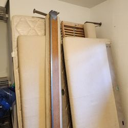 Queen Size Bed Matress And Frame 