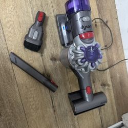 DYSON VACUUM - Like New - Barely Used ✅ $130 FIRMED FINAL PRICE ✅ Retail value $350 