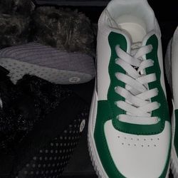 Shoes And Slippers Mainly Women 