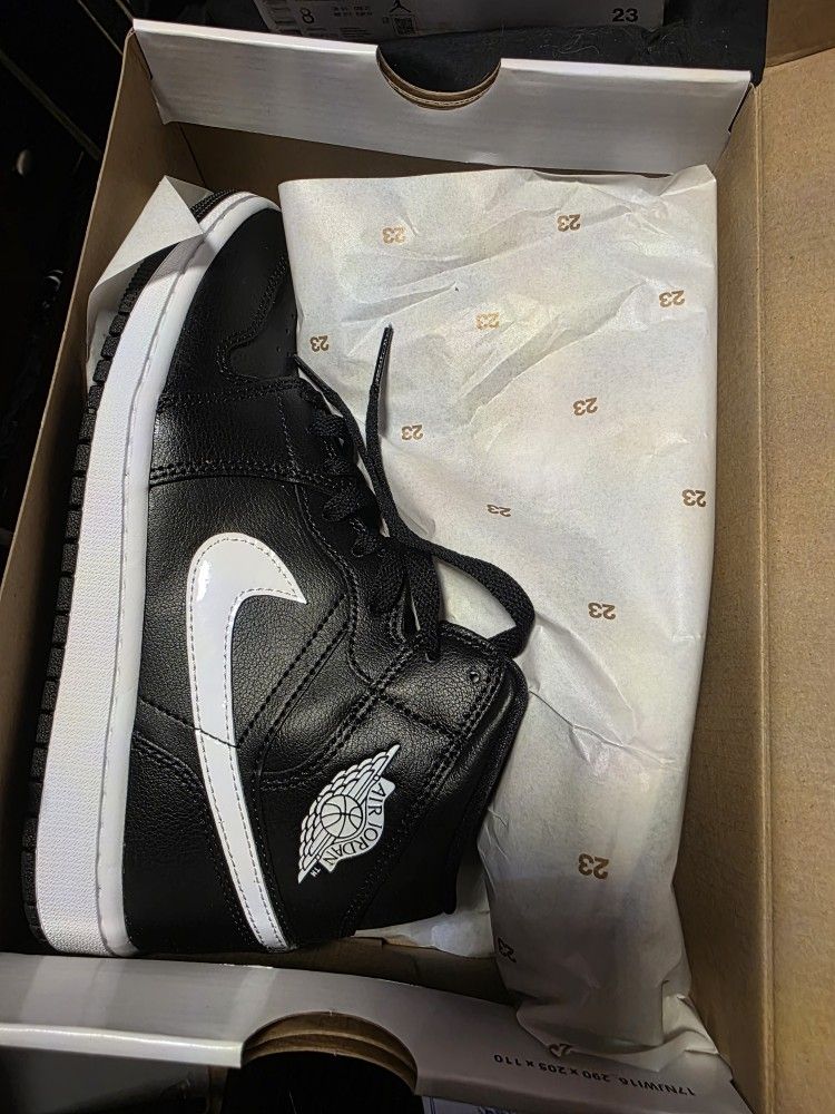 Woman Air Jordan 1 Mid All Black And Other Blask And White