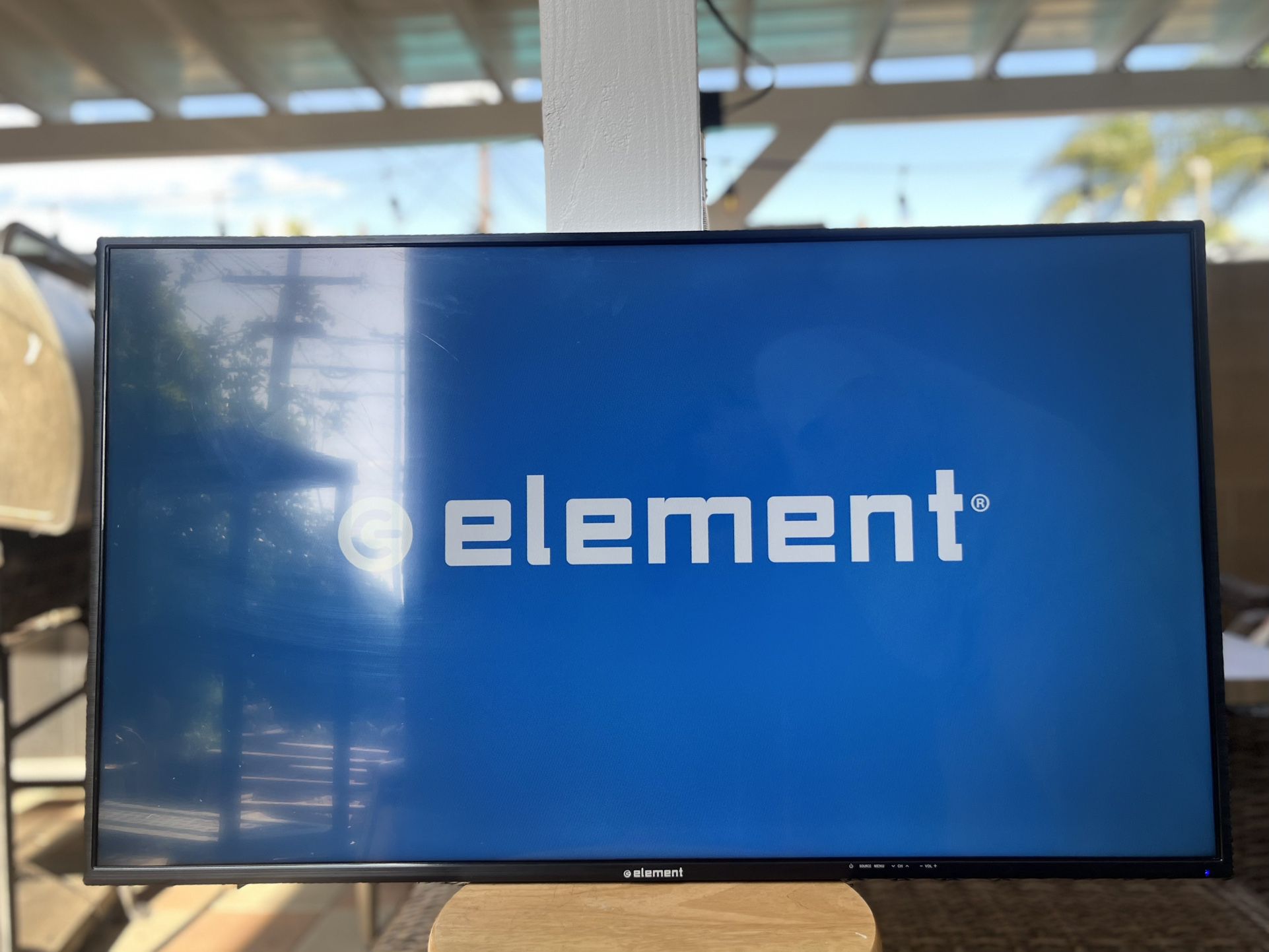 TV Element/ Roku