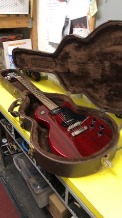 1003 Epiphone LES PAUL Cherry Red 6-String Electric Guitar in Hard Carry Case 547134
