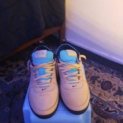 Clean Nike Sneakers – Great Condition