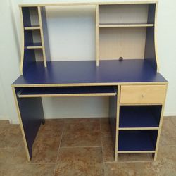 Childrens Desk With Hutch