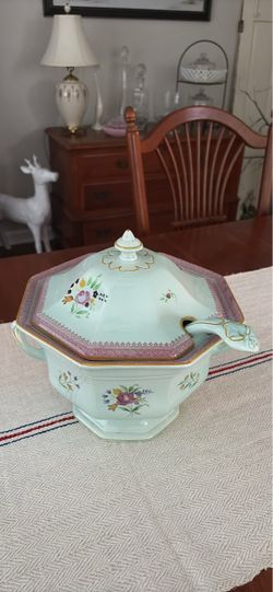 Porcelain Soup Tureen with Lid and Ladle