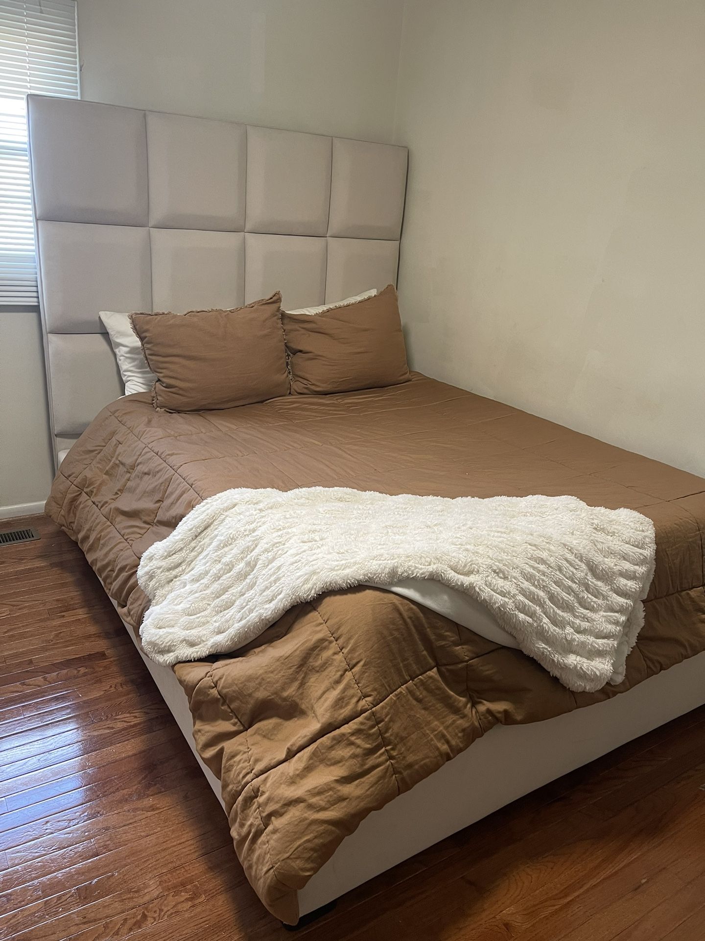 Queen Size Bed like New 